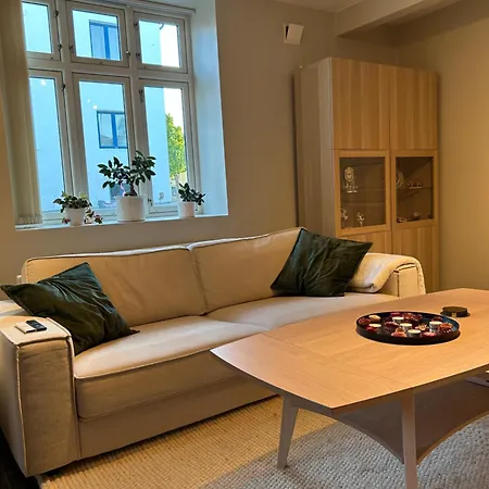 Close To Center Apartment *